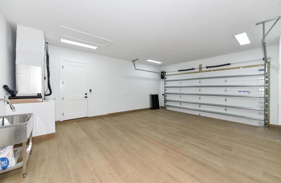 Spacious, unfurnished interior of a new home in , West Palm Beach (Image 14).