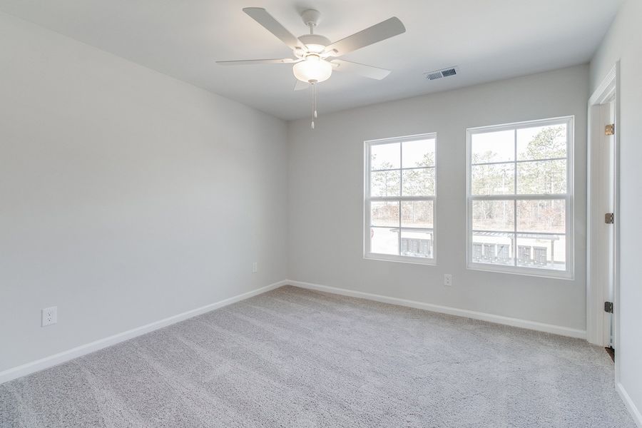 Spacious, unfurnished interior of a new home in Astoria, Columbia (Image 21).