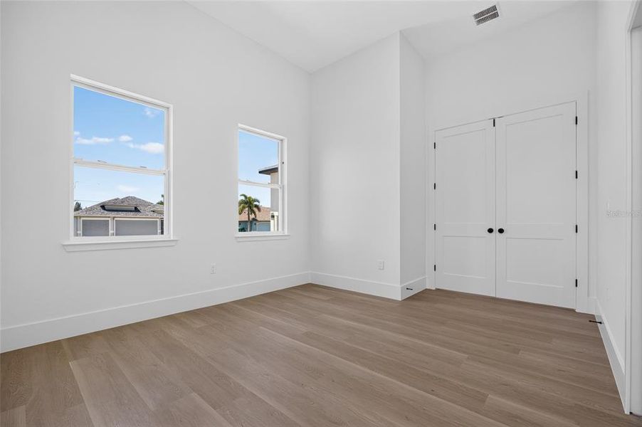 Spacious, unfurnished interior of a new home in , Port Charlotte (Image 35).