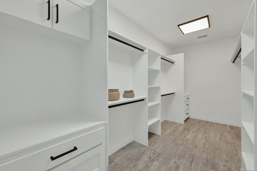 Furnished interior view inside a new home in , Seguin (Image 17).