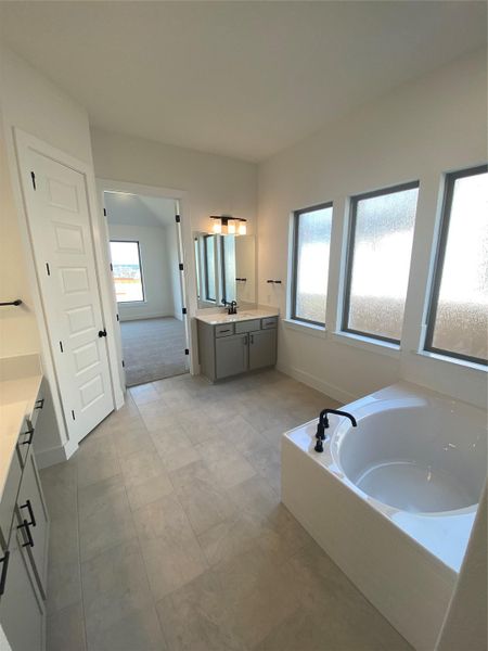 Primary Bath with Dual Vanities & Garden Tub