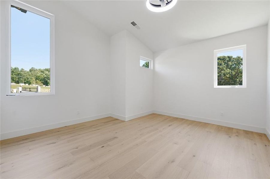 Spacious, unfurnished interior of a new home in , Gainesville (Image 38).