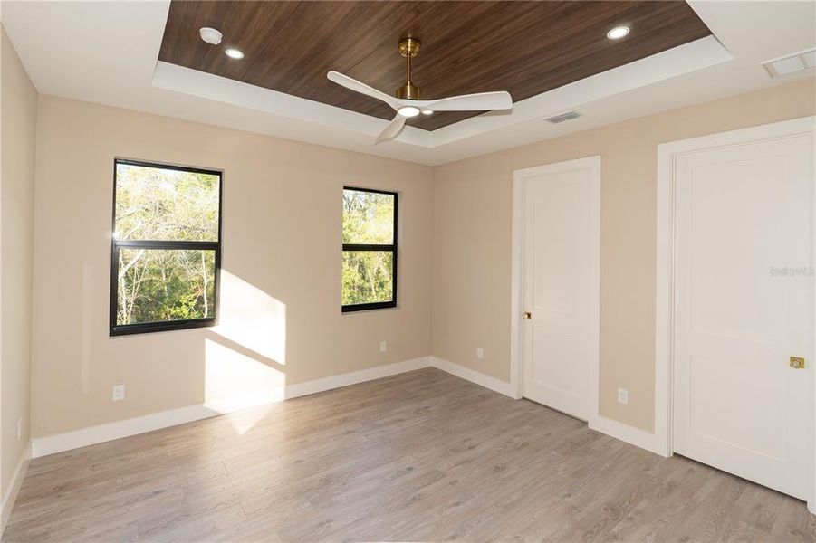Spacious, unfurnished interior of a new home in , Tampa (Image 40).