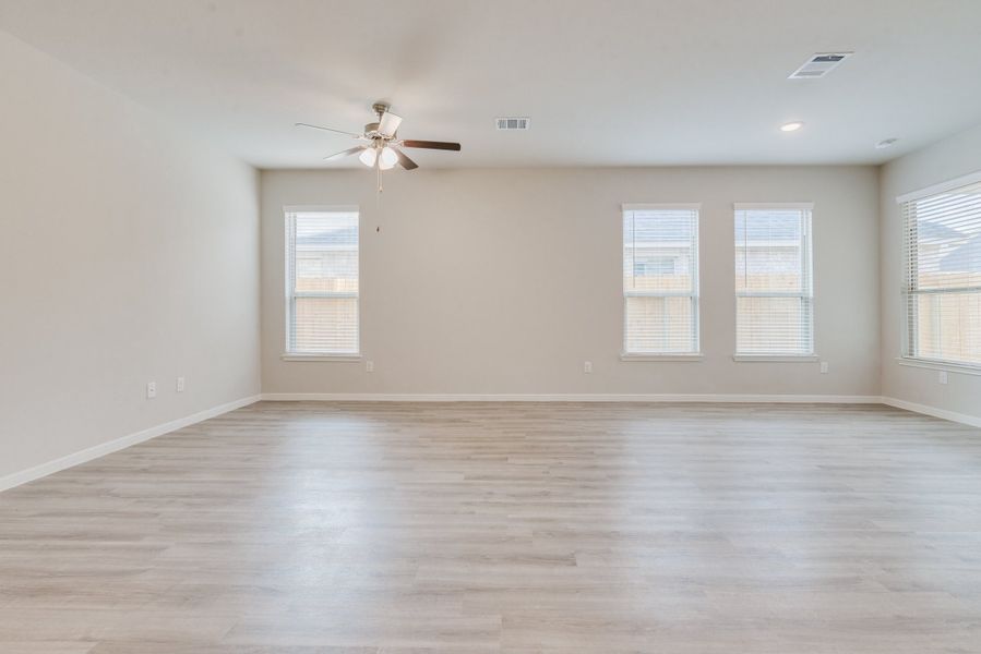 Representative unfurnished interior of a home built from the Floor Plan 1784 by Colina Homes in Tidwell Lakes, Houston (Image 33).