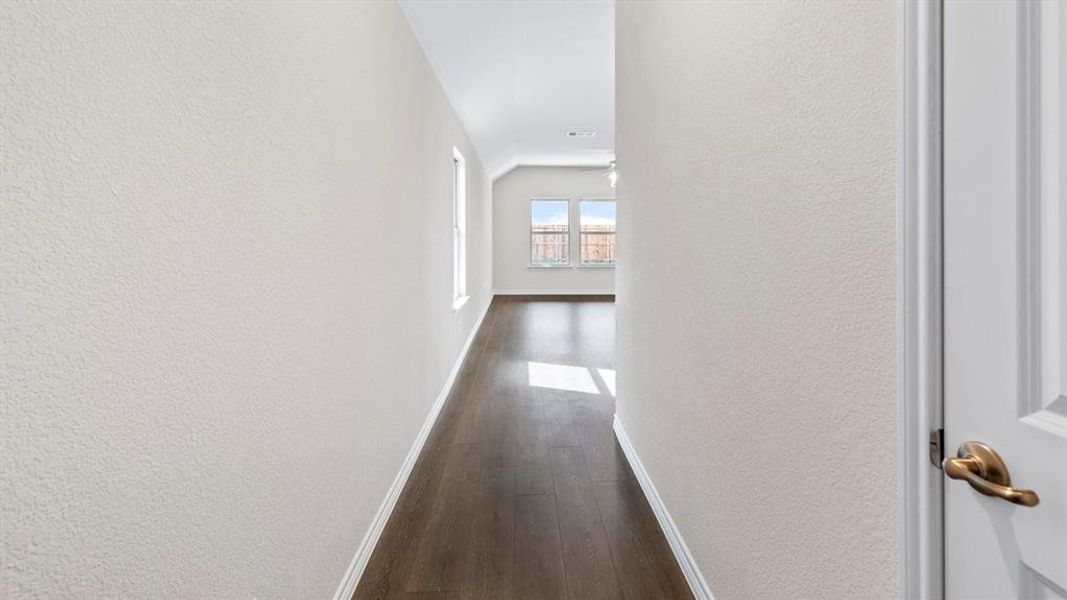 Spacious, unfurnished interior of a new home in Bel Air Village, Sherman (Image 18).