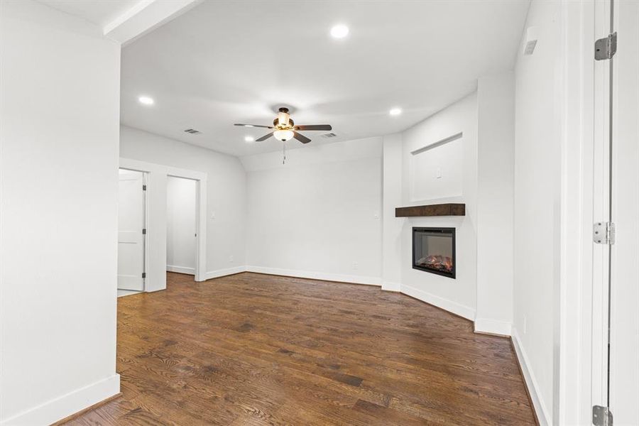 Spacious, unfurnished interior of a new home in , Wills Point (Image 24).
