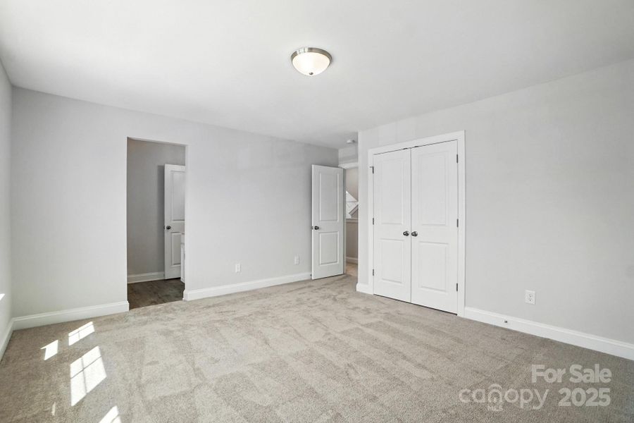 Spacious, unfurnished interior of a new home in Hampton Woods, Charlotte (Image 18).