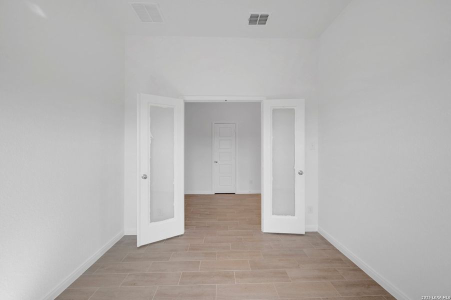 Spacious, unfurnished interior of a new home in Chaparral Ranch, Floresville (Image 22).