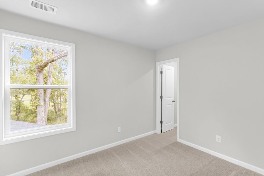 Spacious, unfurnished interior of a new home in Central Creek, Goose Creek (Image 34).