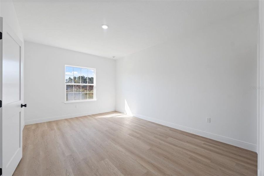 Spacious, unfurnished interior of a new home in , Ocala (Image 34).