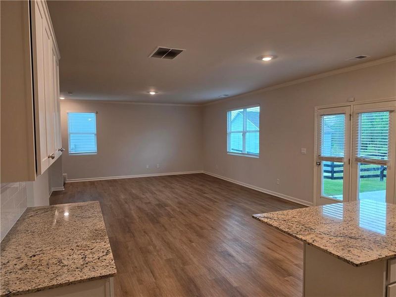 Spacious, unfurnished interior of a new home in , Villa Rica (Image 13).