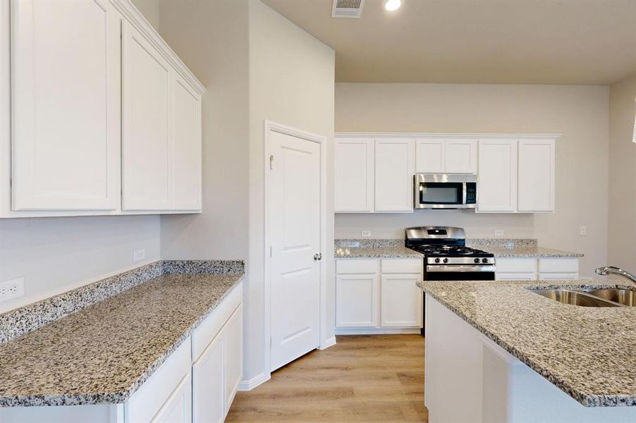 Furnished interior view inside a new home in Mobberly Farms, Pilot Point (Image 9). Furnished interior view inside a new home in Mobberly Farms, Pilot Point (Image 9).