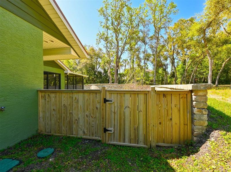 Exterior details and patio area of a home in , Lecanto (Image 31).