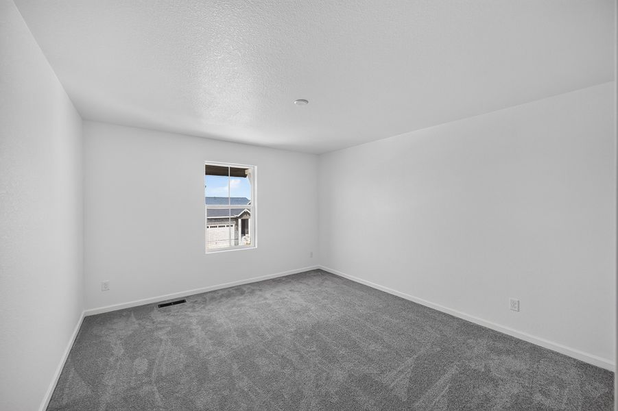 Spacious, unfurnished interior of a new home in The Aurora Highlands, Aurora (Image 20).