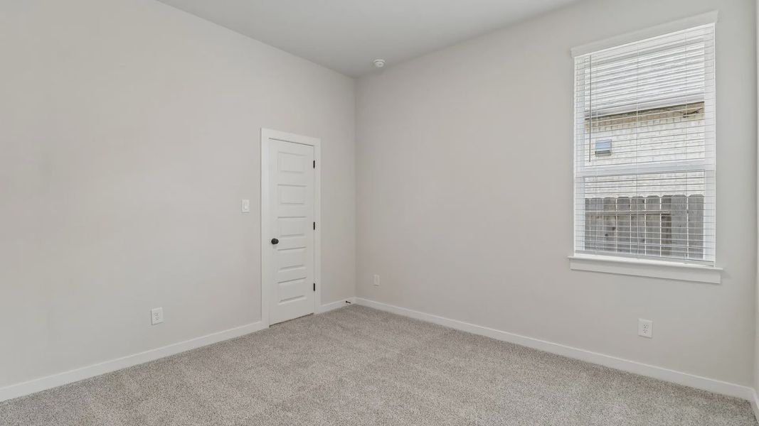 Spacious, unfurnished interior of a new home in Meyer Ranch 45's, New Braunfels (Image 15).
