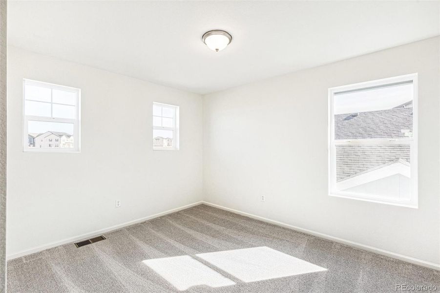 Spacious, unfurnished interior of a new home in Turnberry, Commerce City (Image 17).