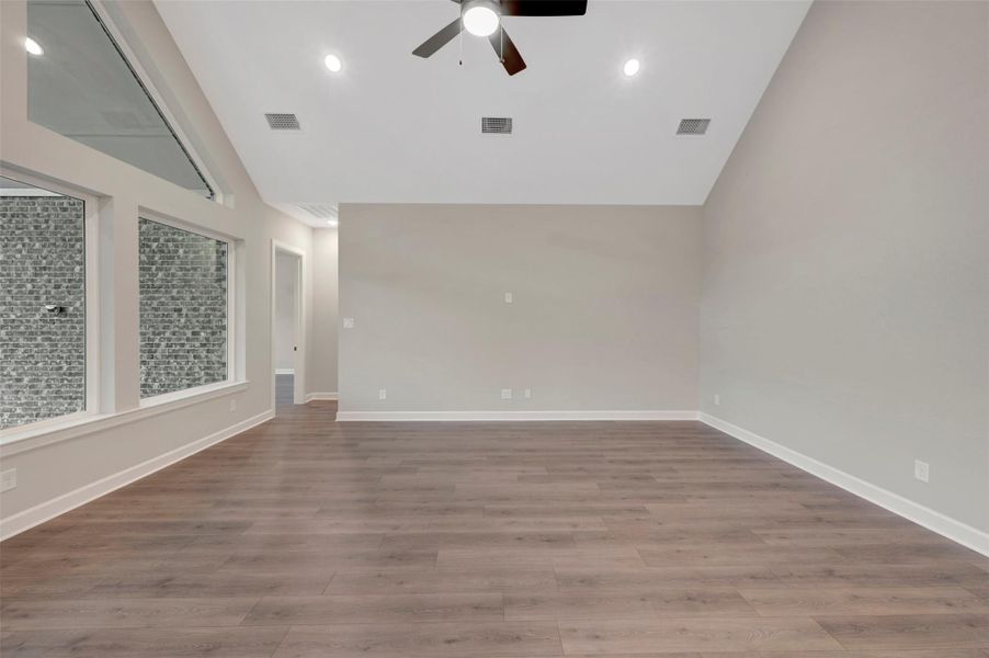 Spacious, unfurnished interior of a new home in ARTAVIA - Parkview Collection, Conroe (Image 20).