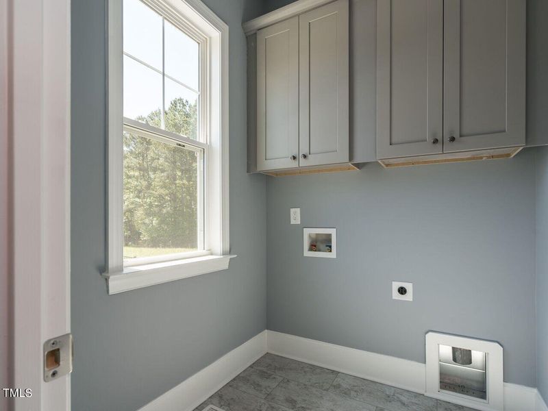 024-1280x960-laundry-mudroom