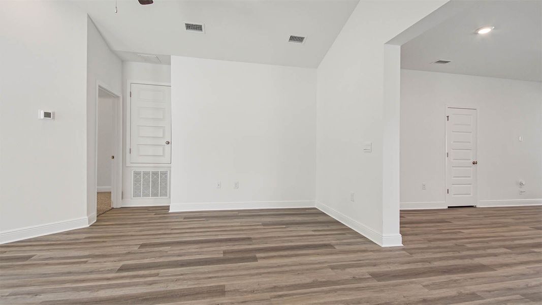 Spacious, unfurnished interior of a new home in Bayside at Ward Creek, Panama City Beach (Image 18).