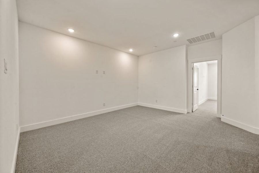 Spacious, unfurnished interior of a new home in Mosaic, Celina (Image 19).