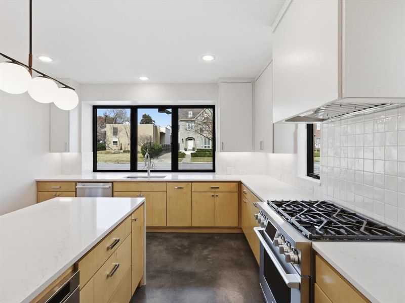 Furnished interior view inside a new home in , Fort Worth (Image 7).