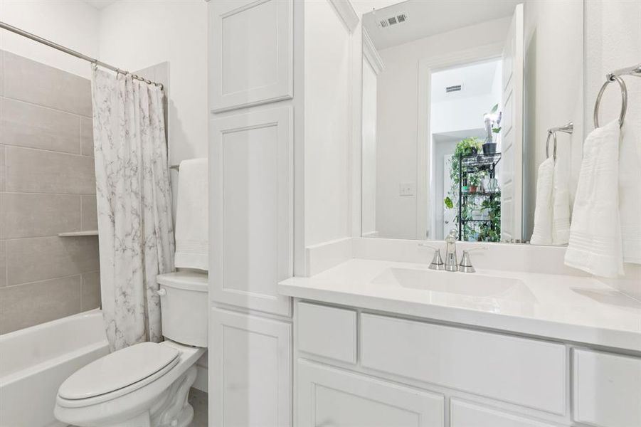 Furnished interior view inside a new home in , Forney (Image 17). Furnished interior view inside a new home in , Forney (Image 17).