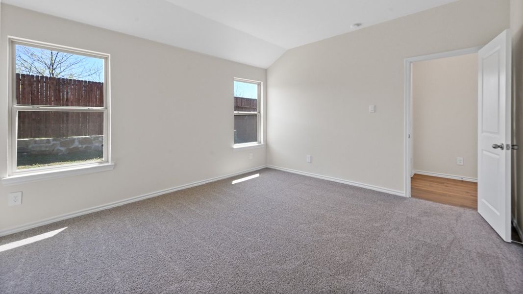 Spacious, unfurnished interior of a new home in Blaire Lake, Tyler (Image 17).