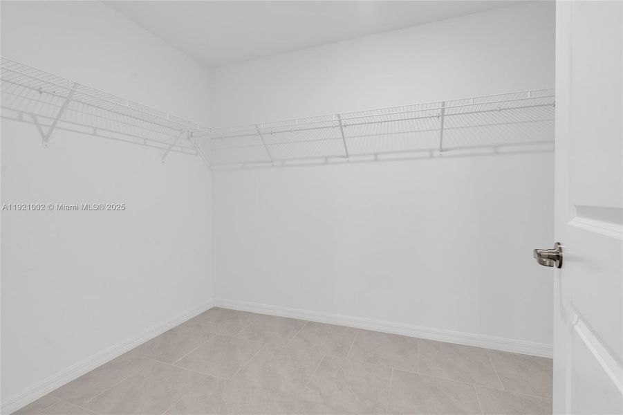 Spacious, unfurnished interior of a new home in , Cape Coral (Image 24). Spacious, unfurnished interior of a new home in , Cape Coral (Image 24).