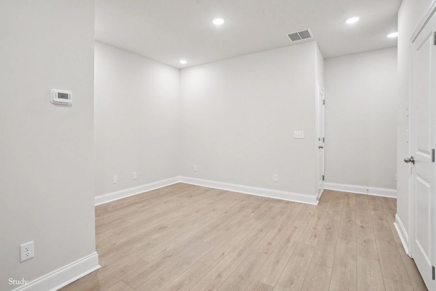 Spacious, unfurnished interior of a new home in Promenade at Clari Park, Murfreesboro (Image 10).