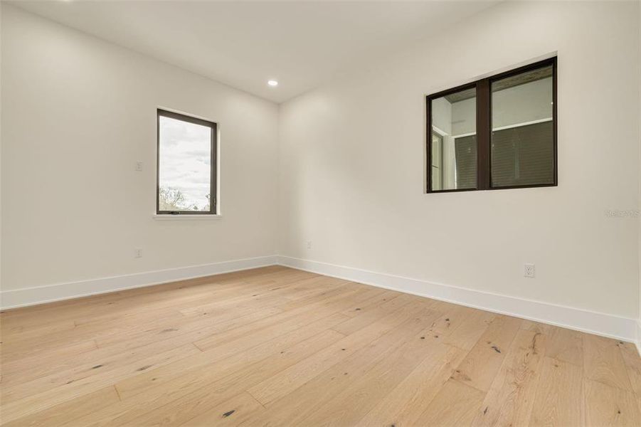 Spacious, unfurnished interior of a new home in , Tampa (Image 57).