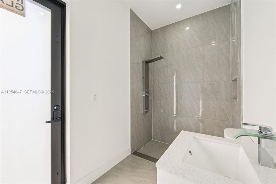 Furnished interior view inside a new home in , Lehigh Acres (Image 11).