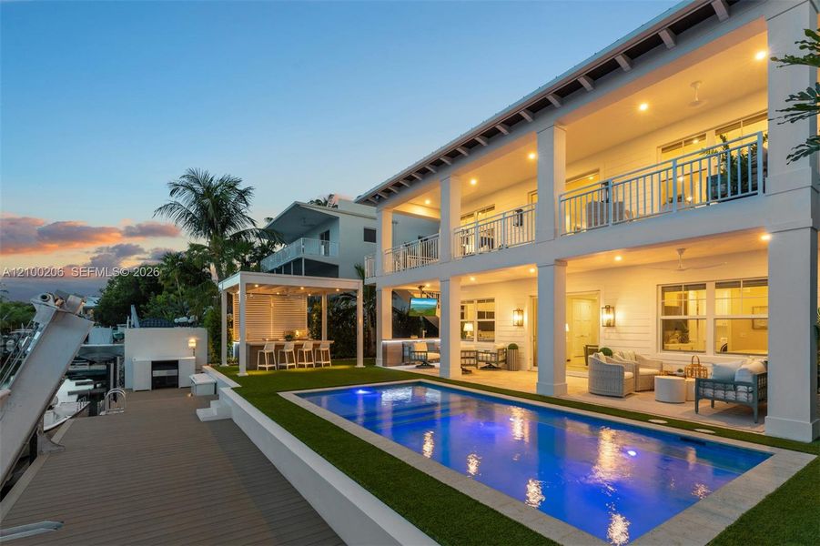 Exterior details and patio area of a home in , Tavernier (Image 37).