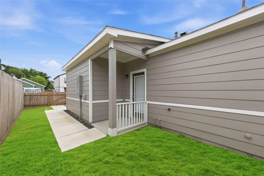Exterior details and patio area of a home in , Houston (Image 13).
