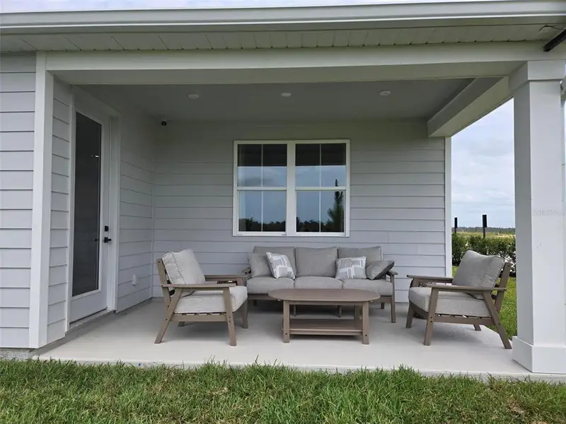 Exterior details and patio area of a home in Northridge Villas, Spring Hill (Image 3).