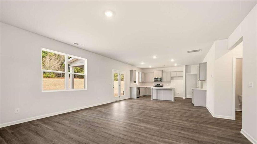 Spacious, unfurnished interior of a new home in Bridle Creek, Locust Grove (Image 26).