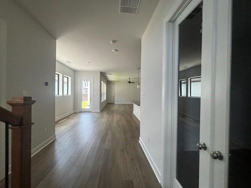 Spacious, unfurnished interior of a new home in , Missouri City (Image 9).