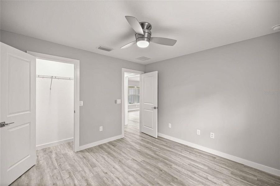 Spacious, unfurnished interior of a new home in , Ocala (Image 20).