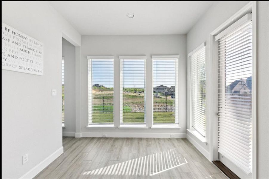 Spacious, unfurnished interior of a new home in , Rhome (Image 18).