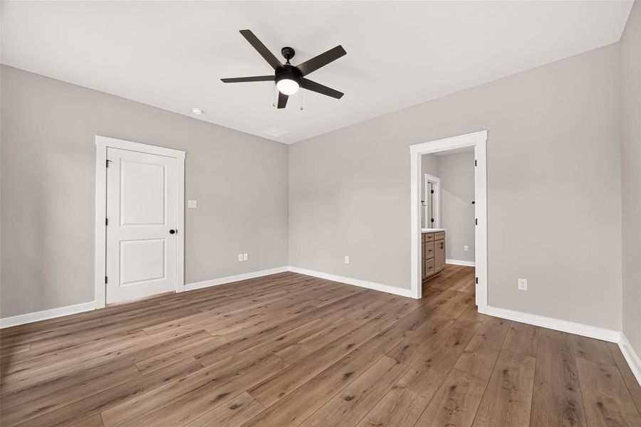 Spacious, unfurnished interior of a new home in Two Step Farm, Montgomery (Image 41).
