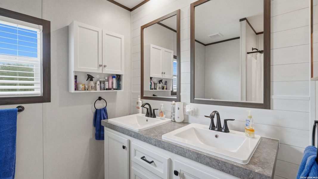 Furnished interior view inside a new home in , Seguin (Image 12).