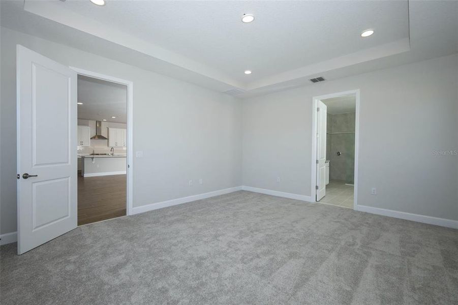 Spacious, unfurnished interior of a new home in Wolf Lake Ranch, Apopka (Image 23).