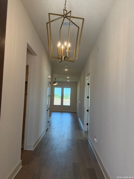Spacious, unfurnished interior of a new home in Ladera - 50s, San Antonio (Image 16).