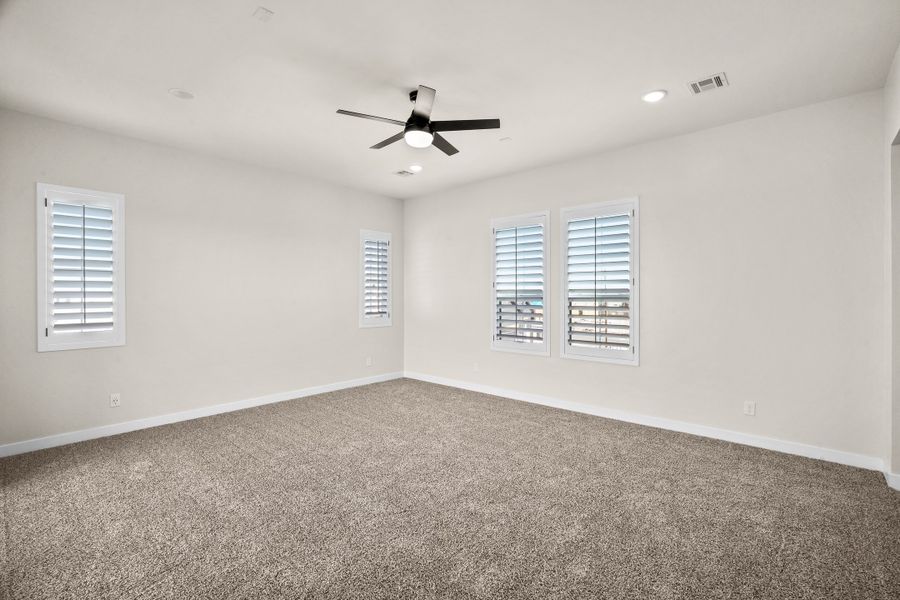 Spacious, unfurnished interior of a new home in Verdancia, El Paso (Image 41).