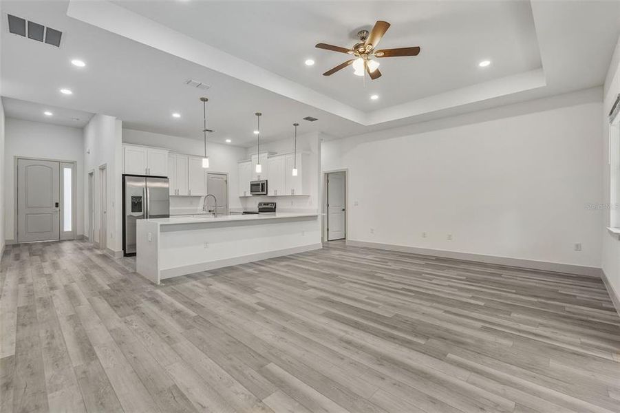 Spacious, unfurnished interior of a new home in , Port Charlotte (Image 13).