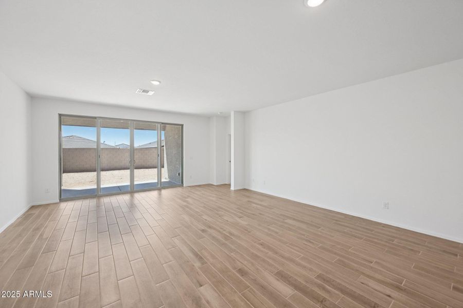 5-web-or-mls-W Bowker St-S2607-005