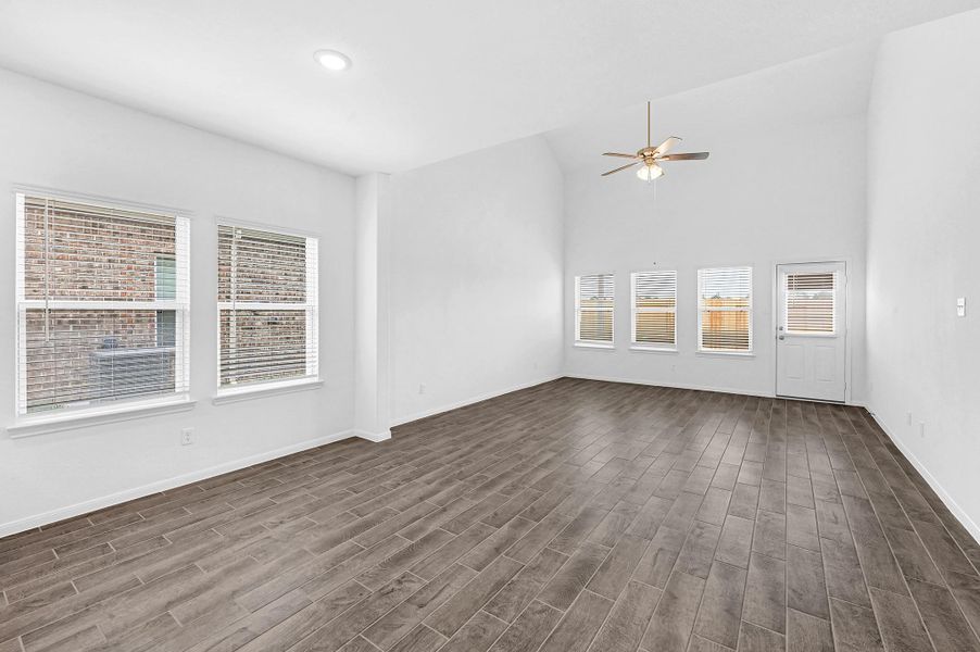 Spacious, unfurnished interior of a new home in Lago Mar, Texas City (Image 14). Spacious, unfurnished interior of a new home in Lago Mar, Texas City (Image 14).