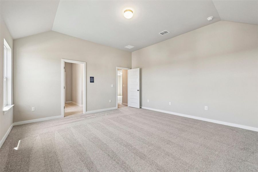 Spacious, unfurnished interior of a new home in Cascades at Onion Creek, Austin (Image 12).