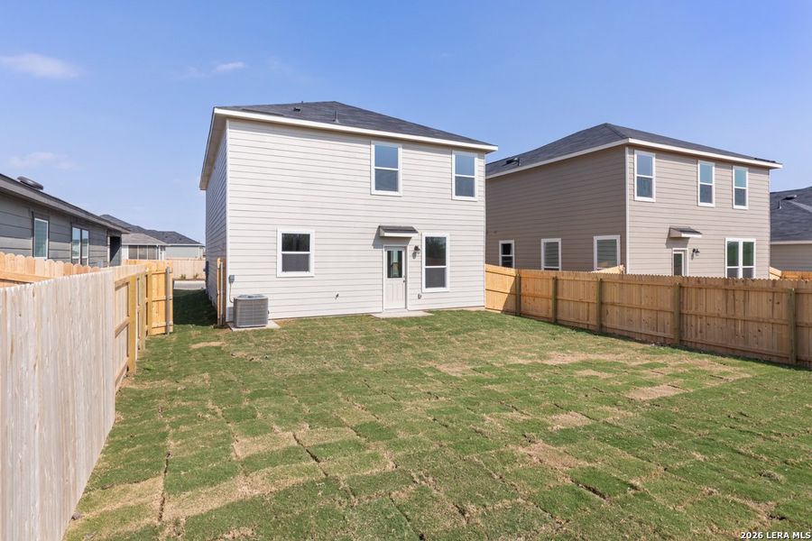 Exterior details and patio area of a home in Southton Cove, San Antonio (Image 20).