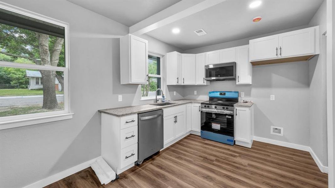 Furnished interior view inside a new home in , Weatherford (Image 6).