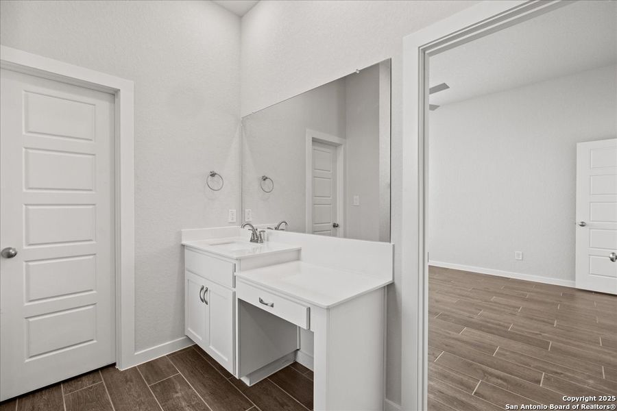 Furnished interior view inside a new home in Village at Three Oaks, Seguin (Image 11). Furnished interior view inside a new home in Village at Three Oaks, Seguin (Image 11).